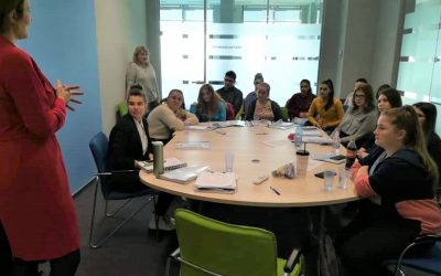 Peste 180 de copii și 40 de tineri defavorizați își continuă educația datorită sprijinului KRUK România, în parteneriat cu Fundația United Way